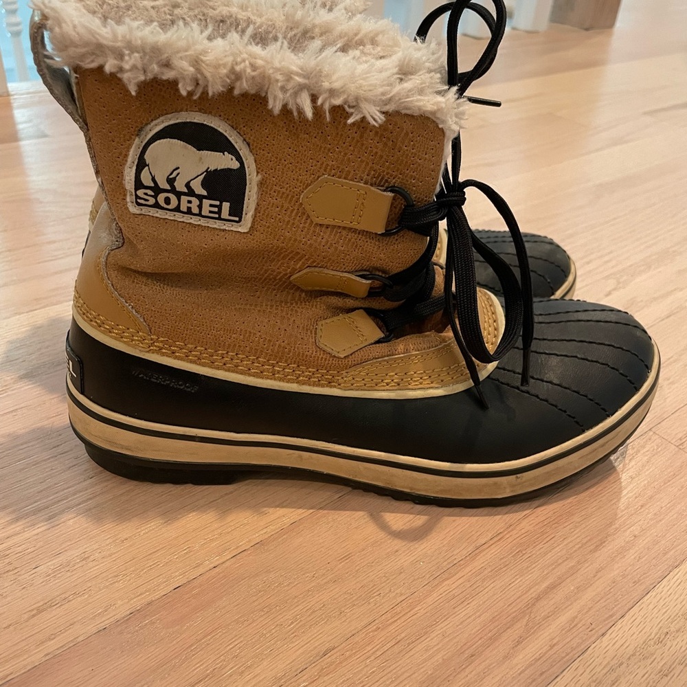 Sorel snow boots, size 9.5